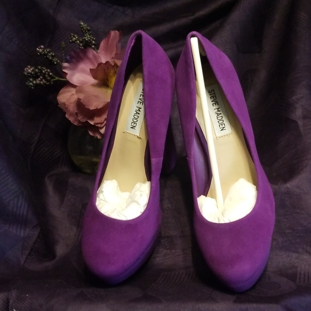Shoes: Steve Madden Suede Block Heel Pumps - Picture 6 of 6